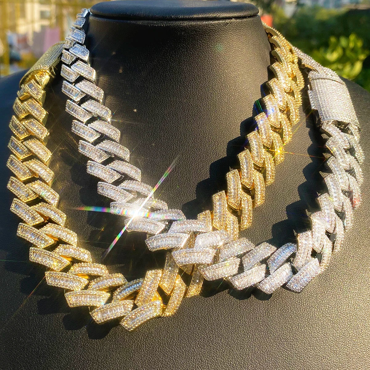 Collier avec sertissage de griffes 5A