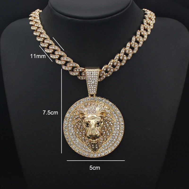 Collier avec pendentif tête de lion