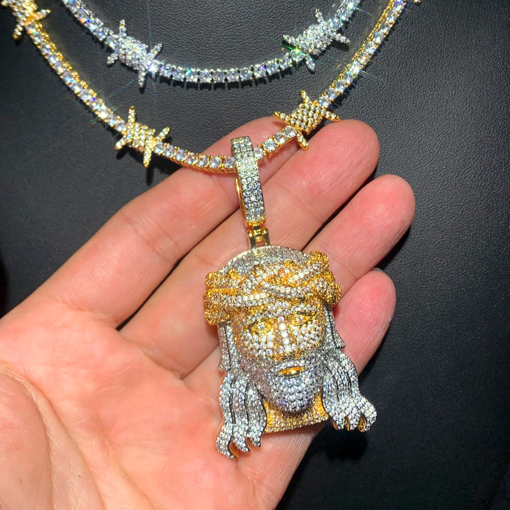 Collier a pendentif tête de Jésus-Christ
