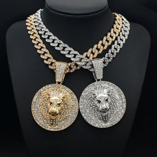 Collier avec pendentif tête de lion