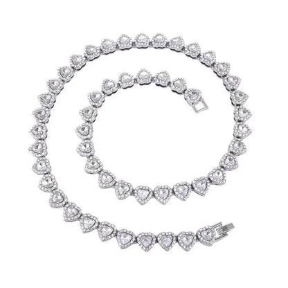 collier agrémentée de pendentifs coeur