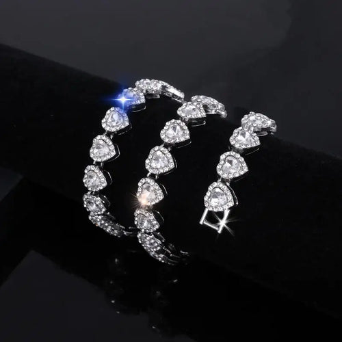 collier agrémentée de pendentifs coeur