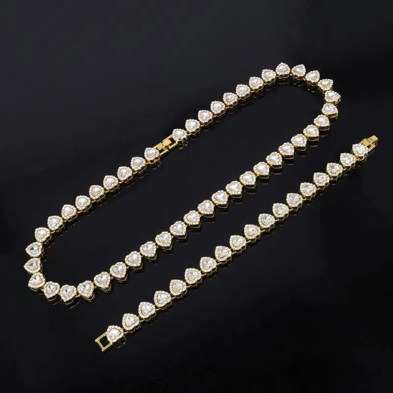 collier agrémentée de pendentifs coeur