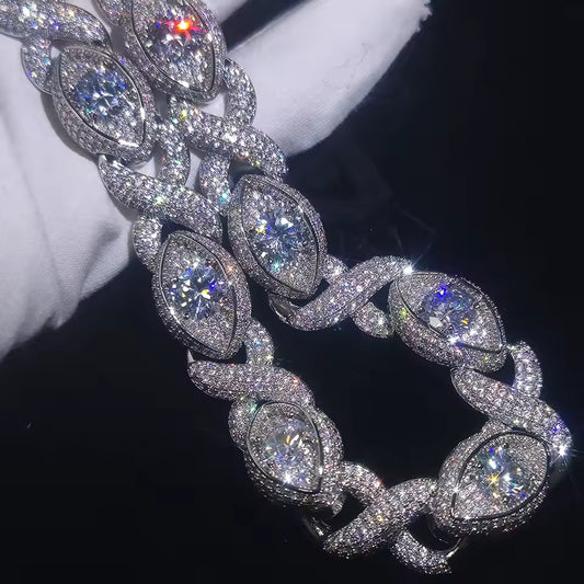 Collier en yeux rempli d`or