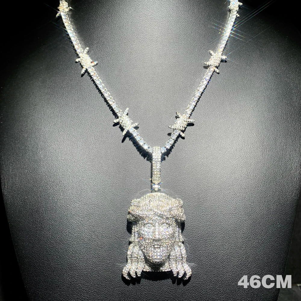 Collier a pendentif tête de Jésus-Christ