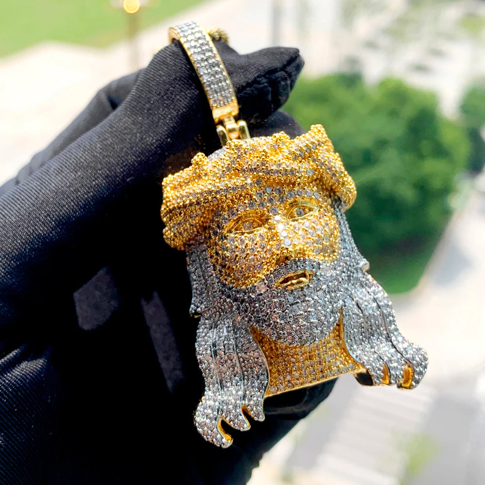 Collier a pendentif tête de Jésus-Christ