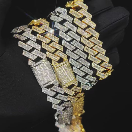 Collier en forme de diamant